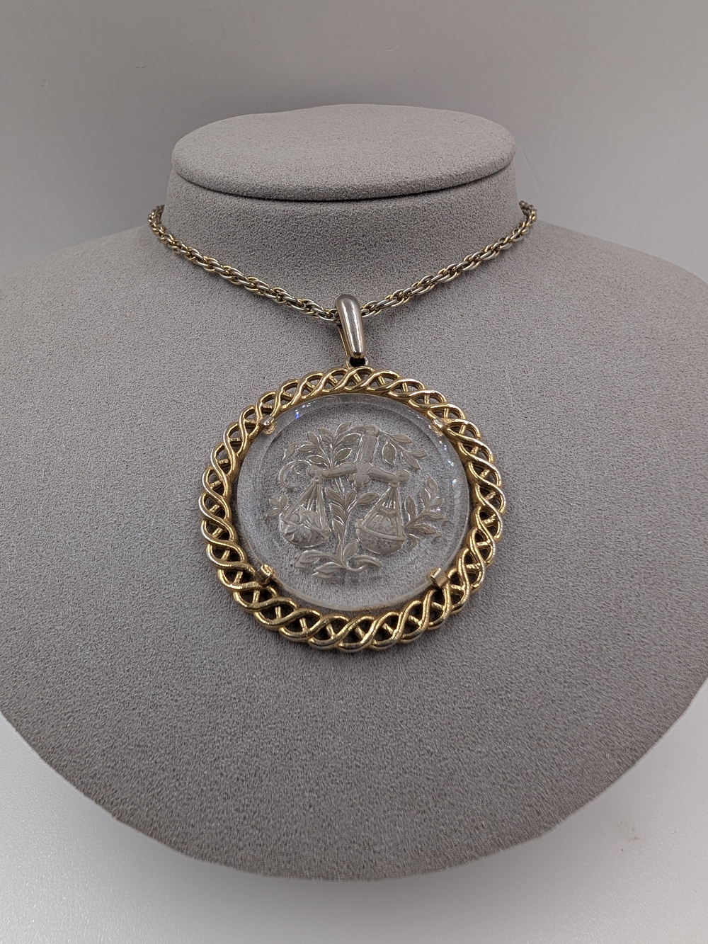 Vintage Crown Trifari Libra Zodiac Intaglio Pendant Necklace Gold Tone 0118
